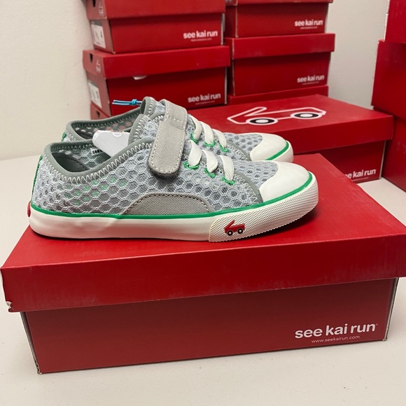 See Kai Run Boys' Saylor Sneaker, Gray - Picture 6 of 6